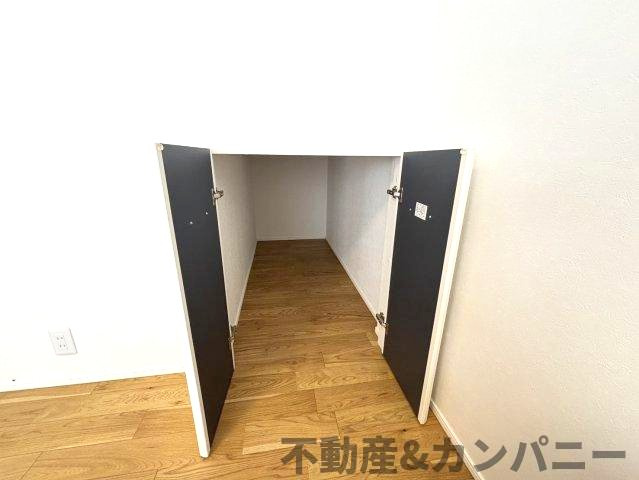 松山市高岡町2期5号地の中古戸建の収納|ちょっとした収納スペースがあります