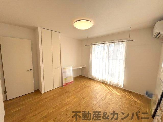 松山市高岡町2期5号地の中古戸建の洋室|使い勝手のいい洋室です