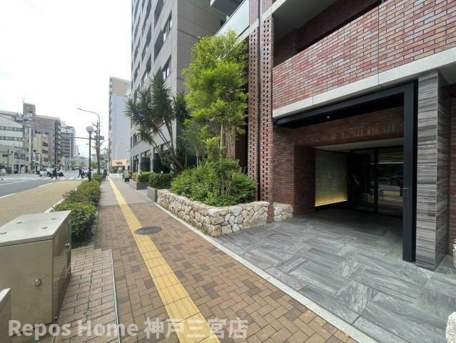 アプリーレ神戸元町のエントランス