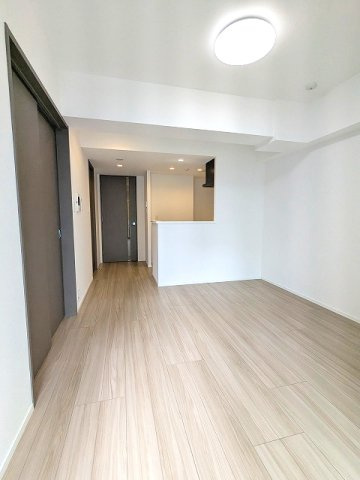 エスレジデンス新御徒町chiaroの設備|スライドドアを閉めたリビング