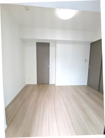 エスレジデンス新御徒町chiaroの設備|バルコニーに面した洋室、リビングとのスライドドアを閉めた状態です