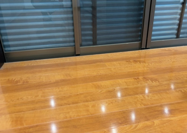 【内装】 | サッシは、ガラス窓に使用される金属製の窓枠です。一般的に住宅建築では、金属製建具工事の段階でガラス類・玄関などと同時に設置されます。種類や構造により断熱性能や遮音性能が異なるので現地でご確認ください。