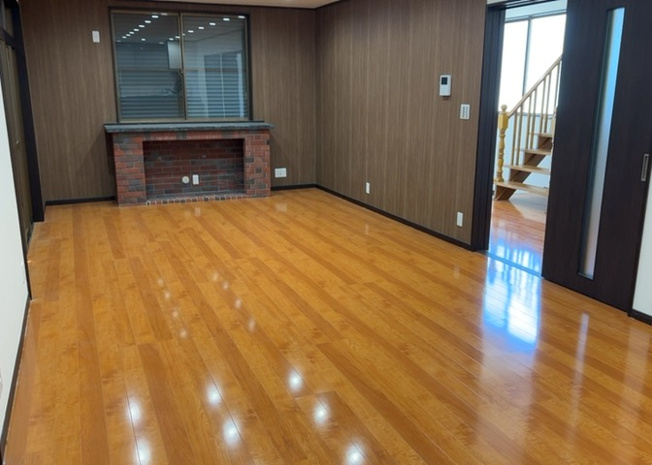 【居間・リビング】 | 直線タイプはLとDKを一直線に並べた形で対面キッチンのタイプです。一般的なのでよく見かけるかもしれません。直線タイプに似た直接アイランドタイプは、キッチンとダイニングの間に壁がない分広く感じられます。