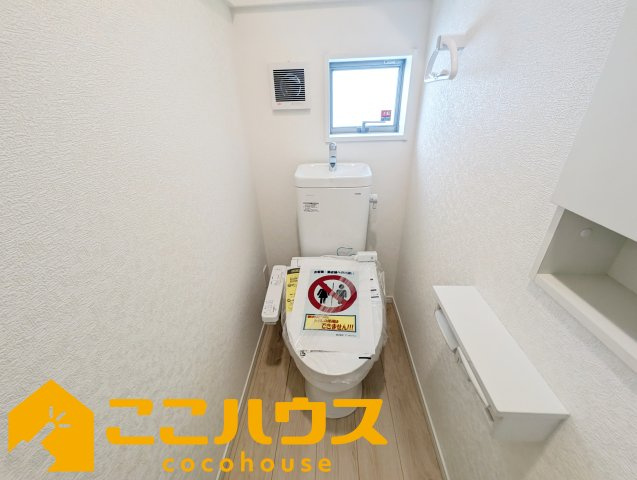 読谷村大湾第2　新築戸建て　全2棟　1号棟のトイレ|【施工例】※同施工の別物件写真
