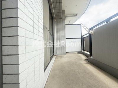 【バルコニー】 | グレイスコート上本町 | 開放的で明るい空間を演出してくれるバルコニーです