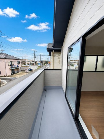 三郷市　戸ケ崎1丁目　新築戸建　全4棟のバルコニー|外からの目が気にならないバルコニーで洗濯物が干せます