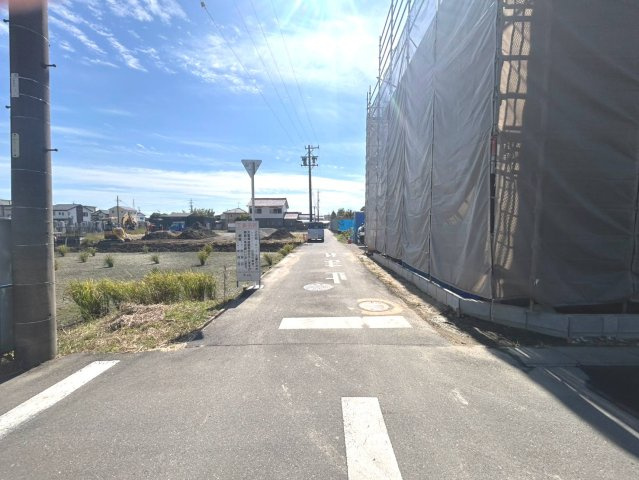 リーブルガーデン　一宮市浅野字長島　全4区画分譲の前面道路含む現地写真|「現地（2026年10月17日）撮影」
■前面道路　
■ヤマダ不動産　株式会社リライフ