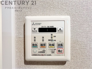 暖房機能があるため、冬場でも温かい浴室で入浴でき、乾燥機能があるため、水気を素早く取り除けます。また、換気機能があるため、湿気を素早く排出してカビや雑菌の発生を防ぐことができます。