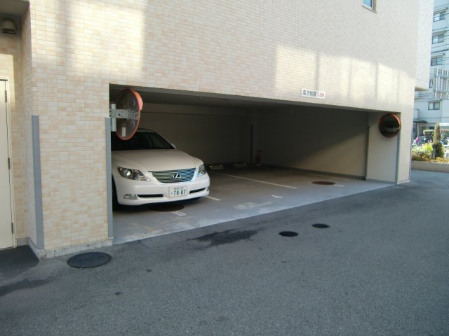エル・セレーノ石屋川の駐車場