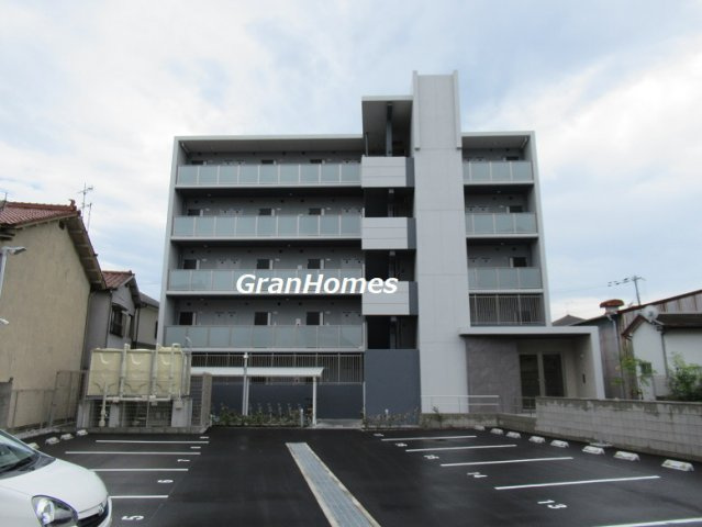クローバー英賀保駅前の外観