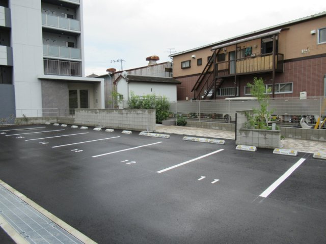 クローバー英賀保駅前の駐車場