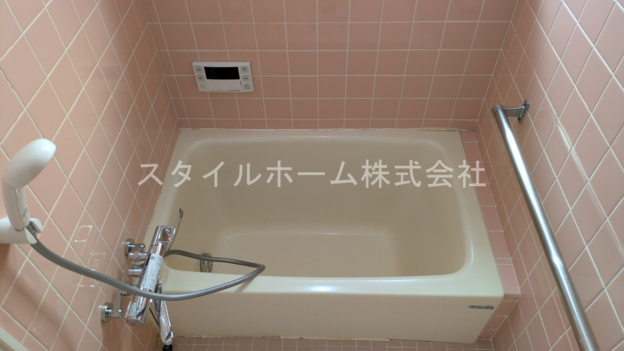 一色町戸建の浴室