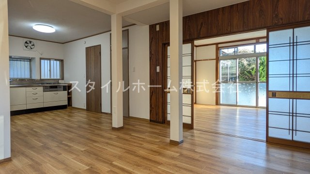 一色町戸建の居間・リビング