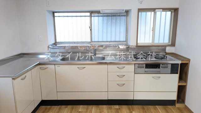 一色町戸建のキッチン
