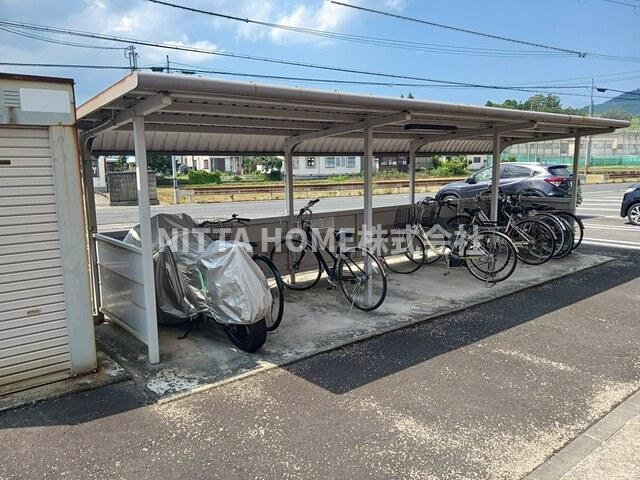 アーバン縄手Ｃのその他共用部分|屋根付きの駐輪場は無料です！！