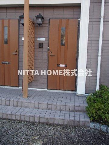 アーバン縄手Ｃのエントランス|南向きのお部屋で日当たり良好です★