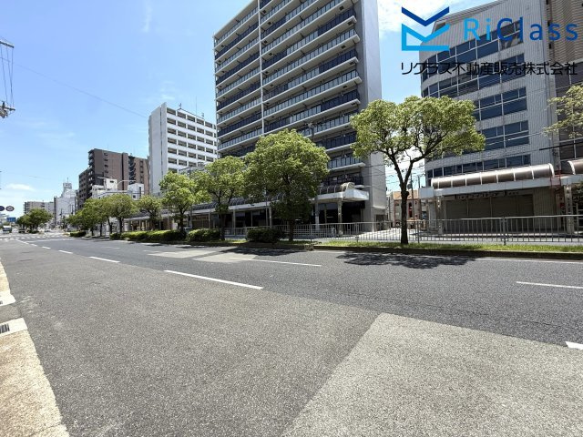 グランドプラザ神戸の周辺|マンション前の道路です