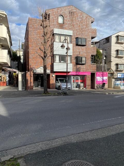 横浜市青葉区つつじが丘の賃貸マンションの外観