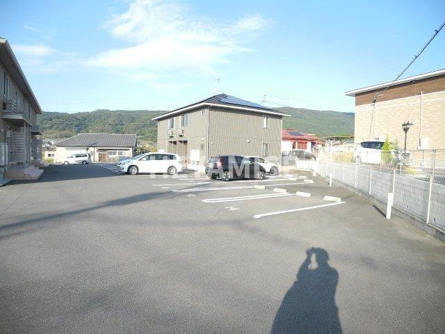ウィット千々石B棟の駐車場