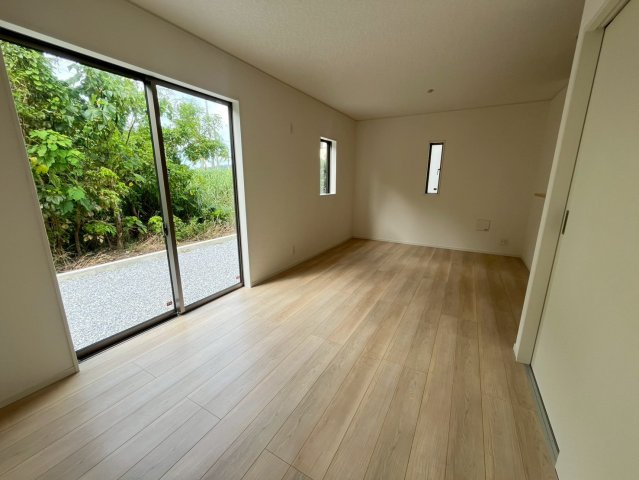 クレイドルガーデン南城市佐敷 1号棟（全3棟）※本日内覧可能※の居間・リビング|15畳のLDK