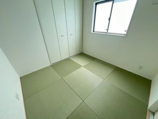 クレイドルガーデン南城市佐敷 1号棟（全3棟）※本日内覧可能※の和室|琉球畳の和室（4.5畳）