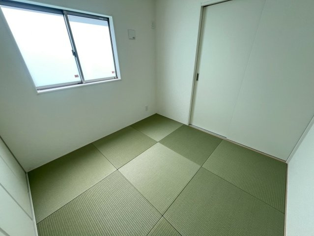 クレイドルガーデン南城市佐敷 1号棟（全3棟）※本日内覧可能※の和室|琉球畳の和室（4.5畳）