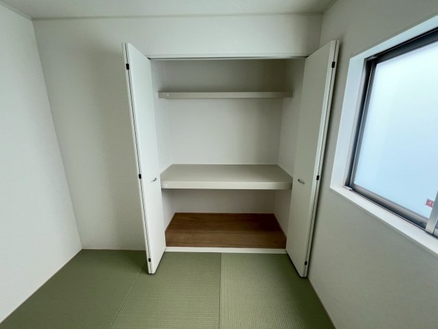クレイドルガーデン南城市佐敷 1号棟（全3棟）※本日内覧可能※の和室|和室収納
