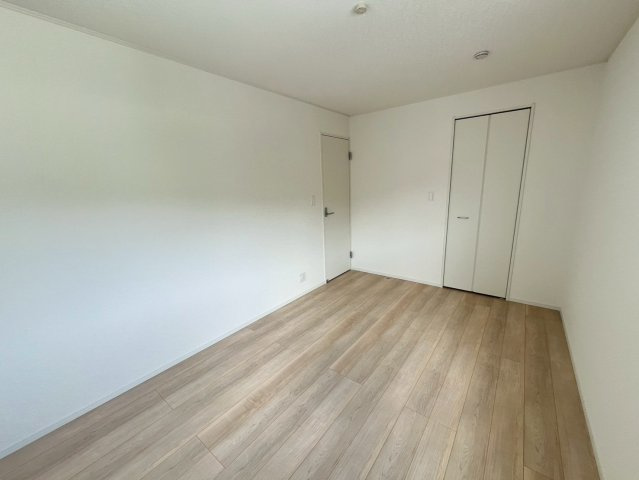 クレイドルガーデン南城市佐敷 1号棟（全3棟）※本日内覧可能※の洋室|洋室（6.7畳）