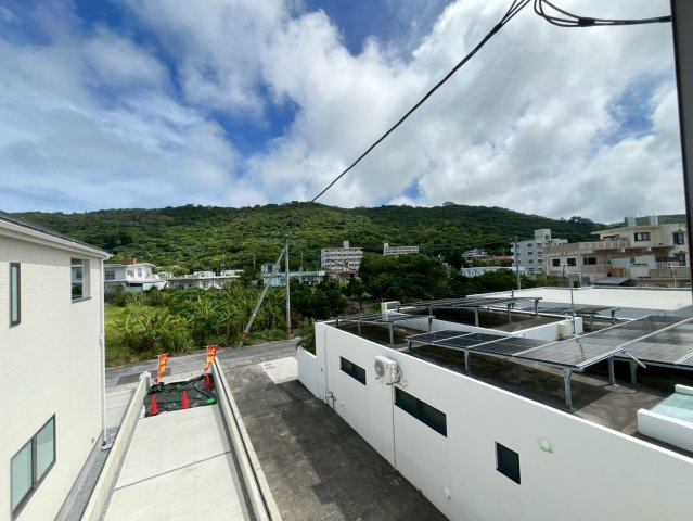 クレイドルガーデン南城市佐敷 1号棟（全3棟）※本日内覧可能※の展望|2階洋室（6.7畳）からの眺望