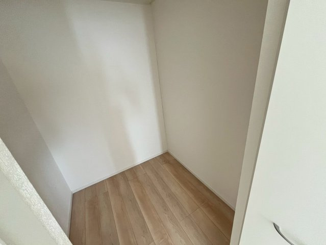 クレイドルガーデン南城市佐敷 1号棟（全3棟）※本日内覧可能※の収納|洋室（6.7畳）内のWIC