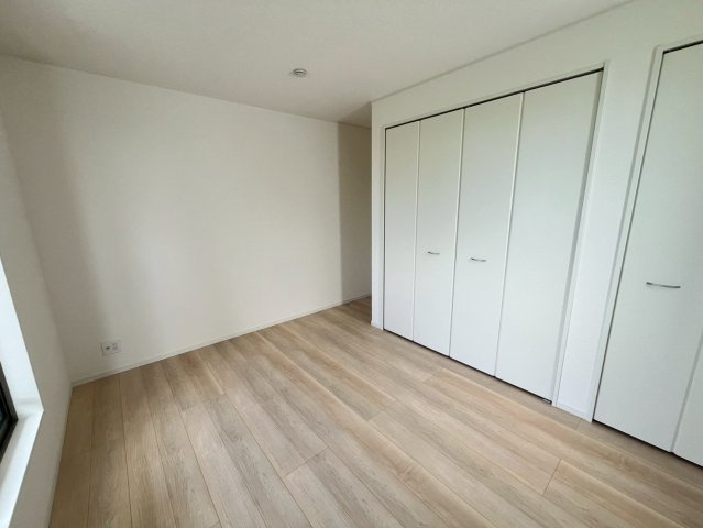 クレイドルガーデン南城市佐敷 1号棟（全3棟）※本日内覧可能※の洋室|主寝室（6.5畳）