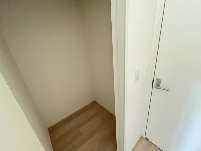 クレイドルガーデン南城市佐敷 1号棟（全3棟）※本日内覧可能※の収納|洋室（6.3畳）の収納