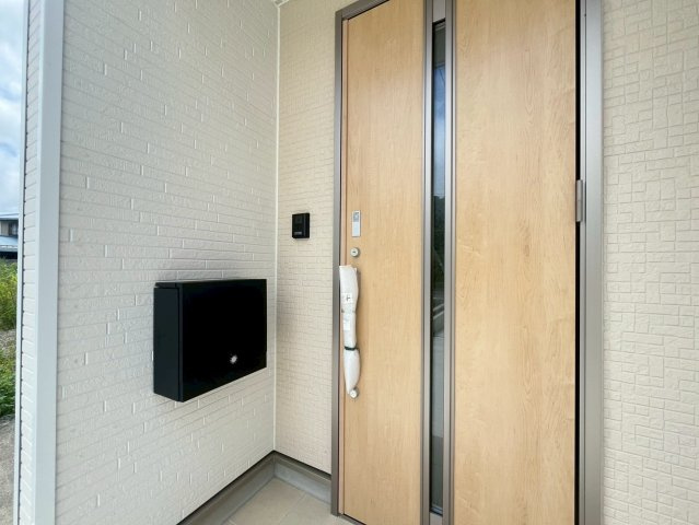 クレイドルガーデン南城市佐敷 1号棟（全3棟）※本日内覧可能※の玄関|インターフォン・郵便受け