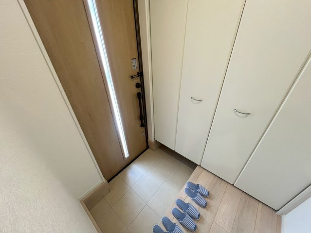 クレイドルガーデン南城市佐敷 1号棟（全3棟）※本日内覧可能※の玄関