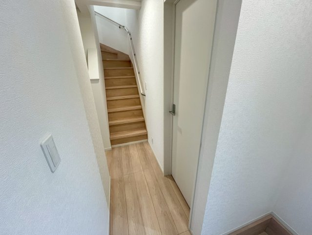 クレイドルガーデン南城市佐敷 1号棟（全3棟）※本日内覧可能※の玄関|玄関から見る廊下