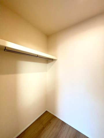 静岡市葵区田町７期　新築戸建　全７棟　G号棟の収納|WIC付きの居室。家族の衣類などしっかり収納できます。
