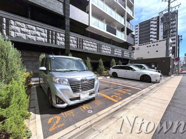 【駐車場】 | プレサンスSAKAEフロント | 車をお持ちの方に嬉しい駐車場付きの物件です
