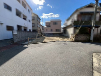 【前面道路含む現地写真】 | 菩提　新築一戸建 | 前面道路約４．７ｍ～約６ｍ！広々運転の苦手な方も安心ですね！