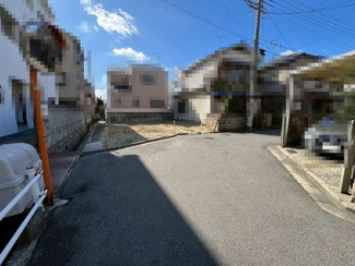 【前面道路含む現地写真】 | 菩提　新築一戸建 | ファミリーマートまで徒歩５分！ウエルシアまで徒歩１２分！お買い物に便利な立地ですね！
