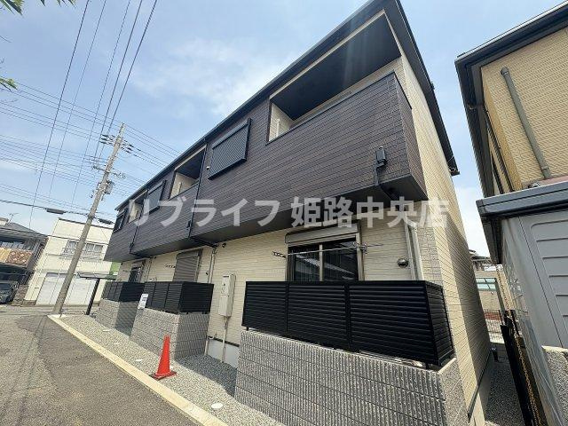 N.I.S.の外観