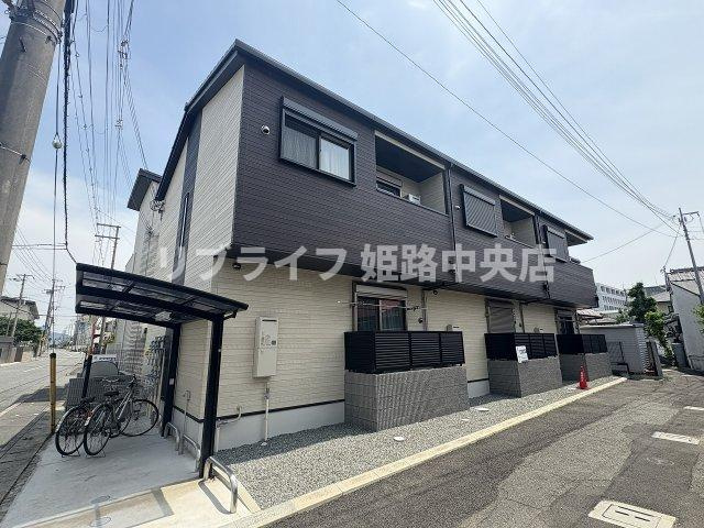 N.I.S.の外観