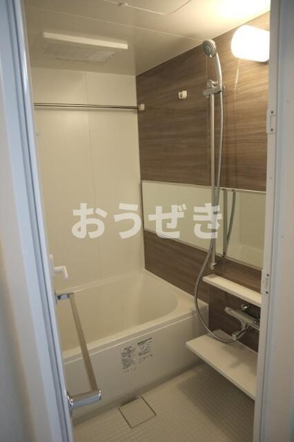 ラフィシア関内の浴室