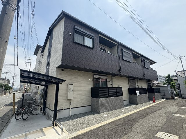 N.I.S.の外観