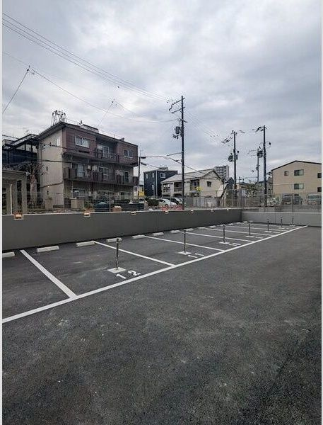 エスリードザ・グラン大阪ノースの駐車場