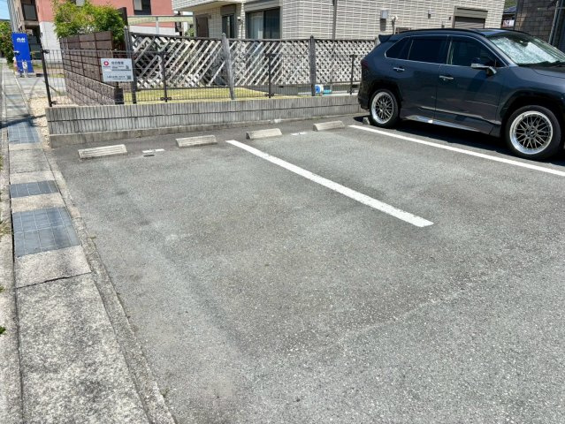 ハッピーロード佐土の駐車場