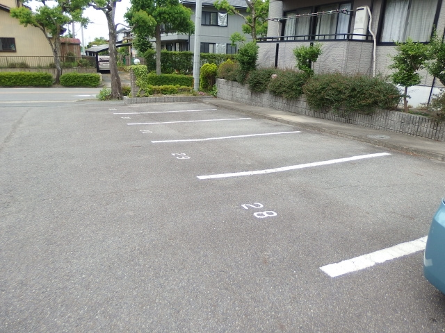 ハートホーム山本Ｂの駐車場