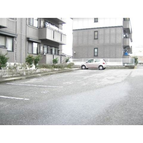 ハートホーム山本Ｂの駐車場