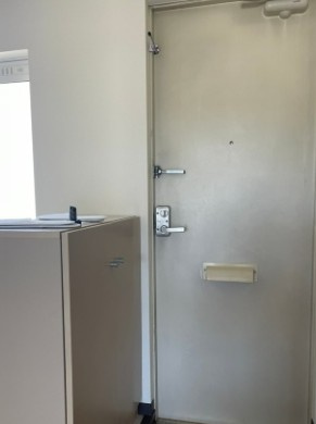 秦野市名古木のアパートの玄関