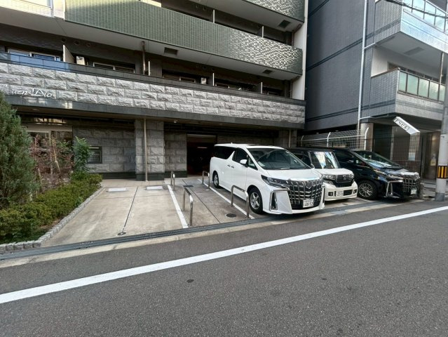 プレサンス高津公園ディオの駐車場