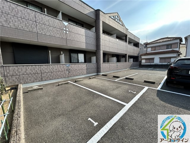 グランチェスタの駐車場